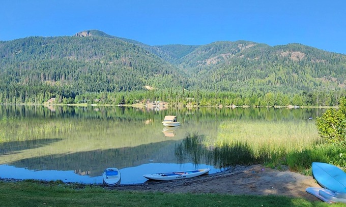 Troy Cabin | Rustic 4-bedroom, lakefront, log cabin on Bull Lake!