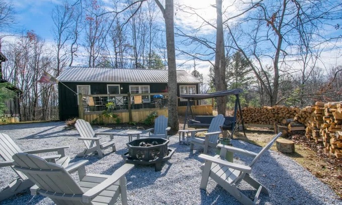 Hendersonville Cabin | Rustic Awesome 4BR Lodge w/Game Room & Fire Pit