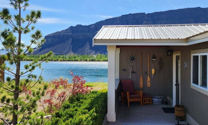 Beverly House | Rustic Cabin on the Columbia river.