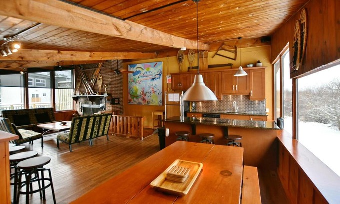 The Blue Mountains Ski Chalet | Rustic Chalet, Near the Village, Indoor Sauna, BBQ Patio