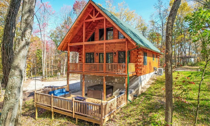Logan Cabin | Rustic Elegance with Hot Tub, Game Room, and pets welcome!