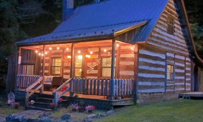 Blue Ridge Mountains Cabin | Rustic, fireplace @ 1800s Log Cabin WIFI TV, Sleeps 3rd night 25%