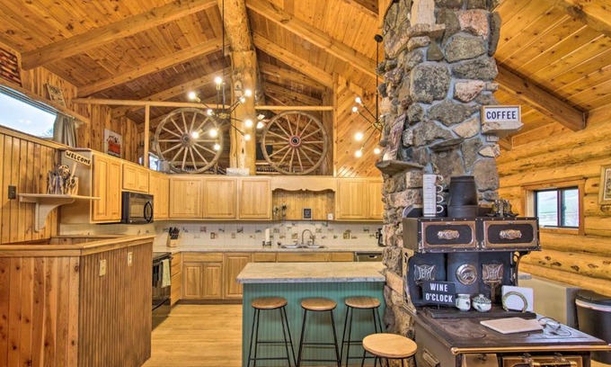 Livingston House | Rustic Livingston Ranch House with Mtn Views!