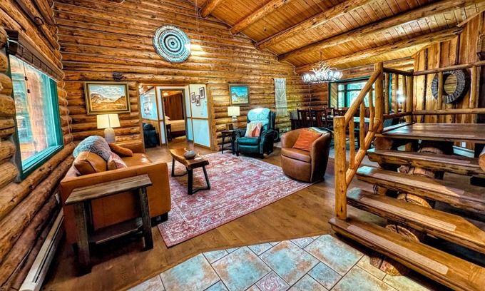 Driggs House | Rustic Log Home w/Bonus Loft Apartment
