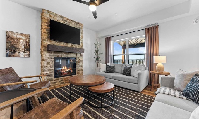 Hollister Cabin | Rustic Retreat, Private Hot Tub, Lake Views