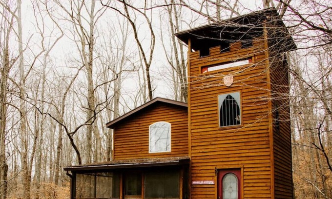 Taswell House | Rustic & Secluded 2 BR "Castle" Cabin In The Woods