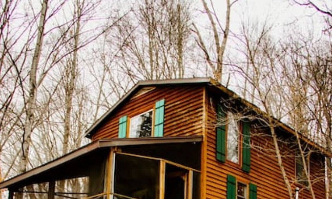Taswell House | Rustic & Secluded Log Cabin on 86 Acres!