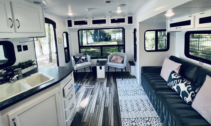 Queenstown House | RV Cinderella Suite, on over 2000 ft. of shoreline