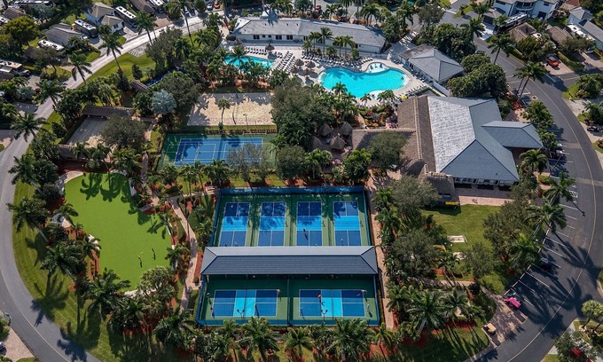 Margate Cottage | RV Lot for Rent!