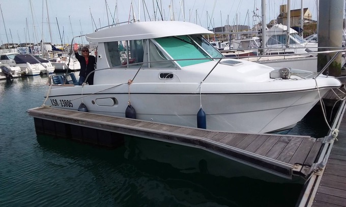 Les Sables d'Olonne Boat Rental | Séjour insolite sur un bateau au ponton