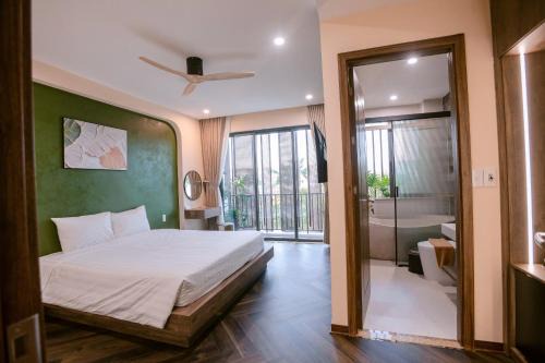 Huong Thuy Hotel | S Gallery Apartment