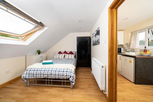 Greenwich Apartment | S6 Ensuite Loft Studio Space (Sandycroft Guest House)