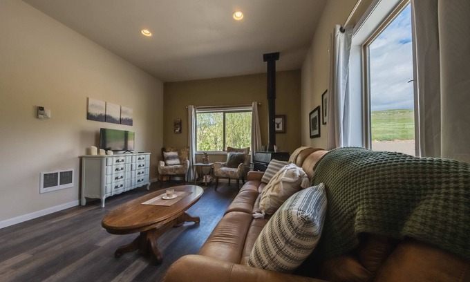 Eureka Cabin | Saddlehorn Ridge Cabin - Firepit|Fireplace|Views