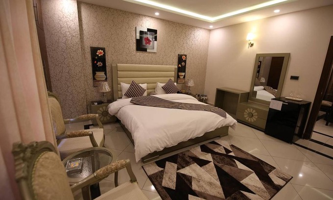 Islamabad Hotel | Safari Club 4