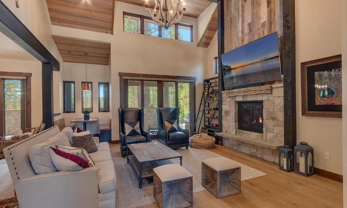 Truckee House | Sage Hen at Grays Crossing - Gorgeous 4BR 4BA Home w Private Hot Tub
