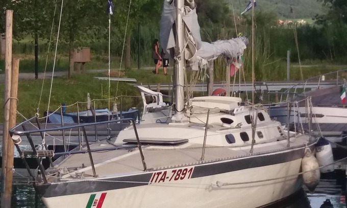 Contrada Castello Boat Rental | Sailboat of 11.50 at Lake Trasimeno