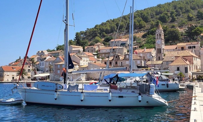 Split Boat Rental | Sailing boat/3 cabin + A/C, - skipper included in price