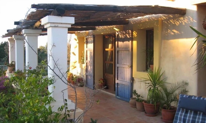 Formentera Cottage | Saint Ferran Des Ses Roques: rustic house with garden