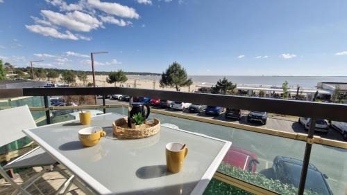 Saint-Georges-de-Didonne Apartment | Saint Georges de Didonne - PLEINE VUE MER pour ce STUDIO CABINE face à la plage