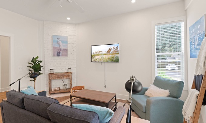 Brunswick House | Salt on Wolfe | 2 Bed, 1 Bath