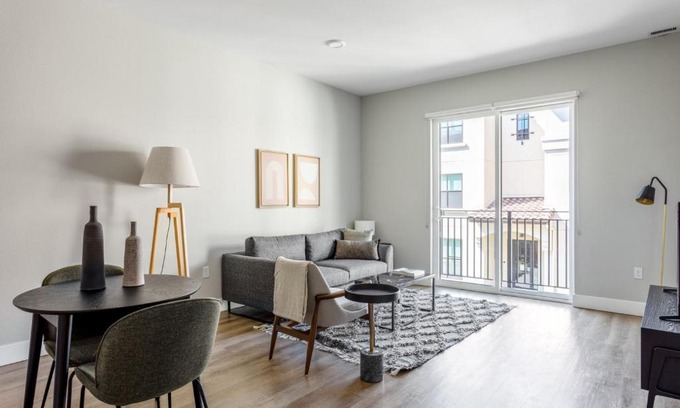 San Carlos Apartment | San Carlos 1BR w Pool Gym nr Caltrain SFO-366
