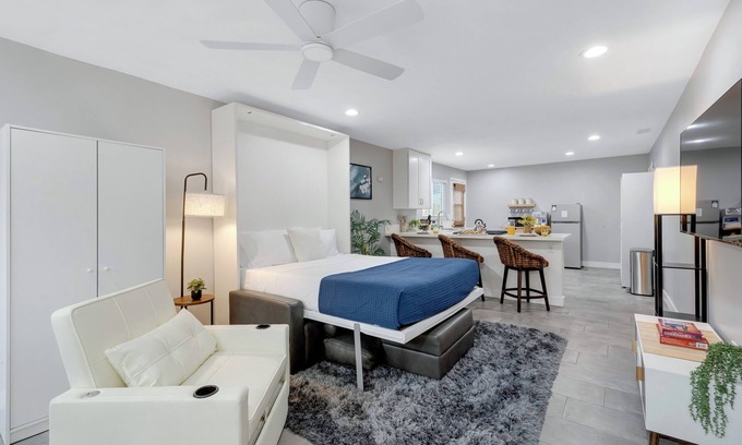 Grant Hill House | San Diego Studio Near Top Spots w/Pool, Hot Tub & Luxe Amenities | Estancia