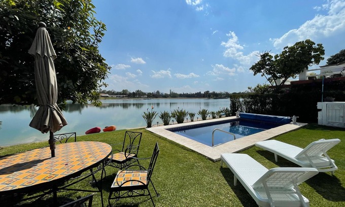 San Juan del Rio House | San Gil Golf Club, Beautiful Lake House, pool, kayaks, bicycles