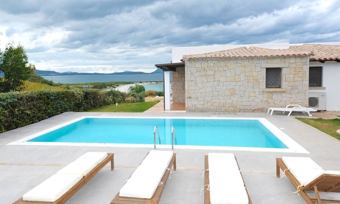 Luddui House | San Teodoro: Villa with swimming pool, just 100 meters from the sea,