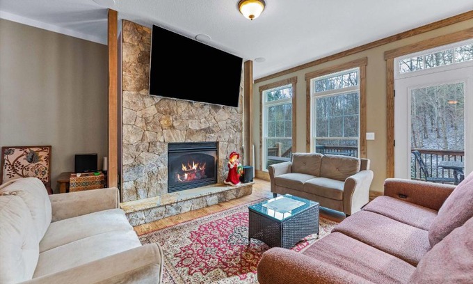 Hot Springs House | Sanctuary House - a Wooded Retreat