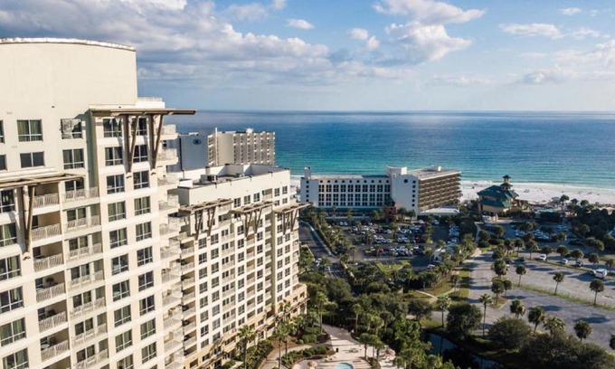 Sandestin Apartment | Sandestin Resort Luau by Tufan