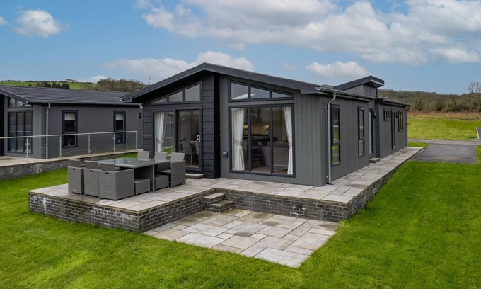 Penally House | Sandpiper - Luxury Lodge Close to Beach Pet Friendly