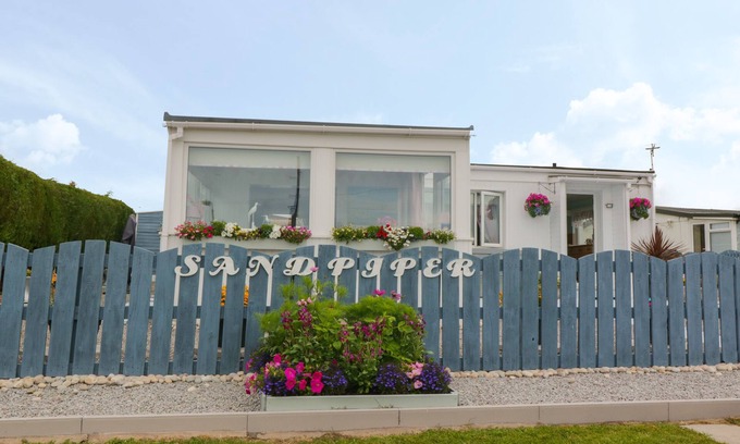 Southerness Cottage | SANDPIPER, pet friendly, country holiday cottage in Southerness