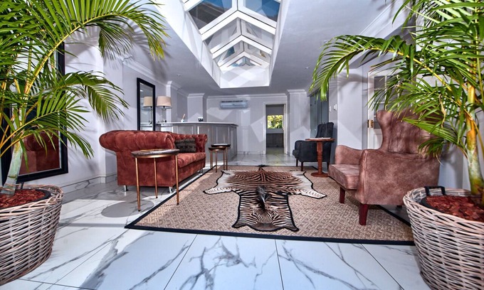 Greater Johannesburg Metropolitan Area House | Sandton Country Manor