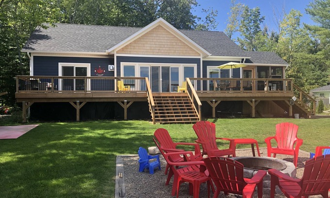 Muskoka Lakes Cottage | Sandy beach cottage in Muskoka - great for families!