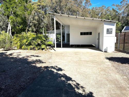 Rainbow Beach House | Sandy Feet - Rainbow Shores