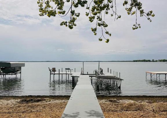 Spirit Lake Villa | Sandy Feet Retreat on Big Spirit Lake