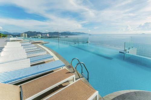 Tran Phu Beach Hotel | Sandy Shore Nha Trang Bay