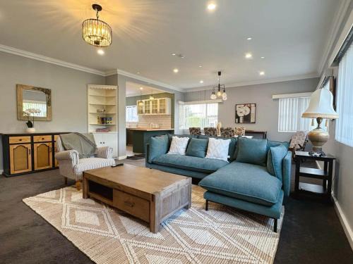 Sandy Bay House | SandyBay Garden Hideaway
