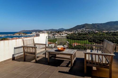 Llanca Apartment | Sant Genís 19 - ático con terraza y vistas