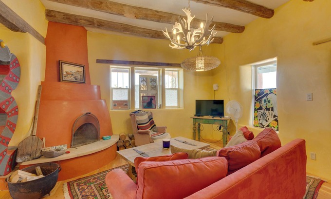 Santa Cruz House | Santa Cruz Home w/Mountain Views!