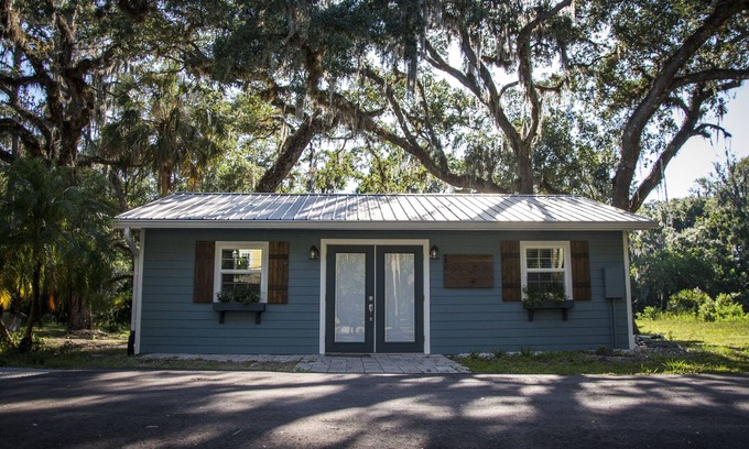 Braden River Cottage | Sarasota, Fl. Wild Orchid Creek