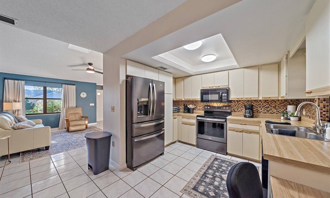 Fruitville House | Sarasota's Sunbeam | Private Pool, Smart TV + Grill!