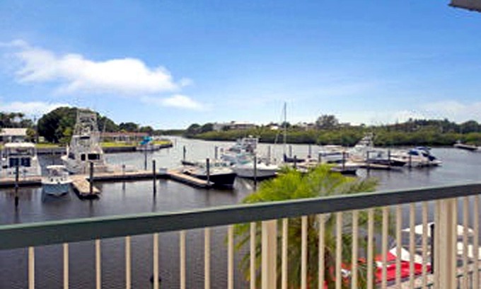 Trailer Estates Hotel | SARASOTA Waterfront hotel Room KING BED # 215 ON SARA BAY 7150 N Tamiami Trail