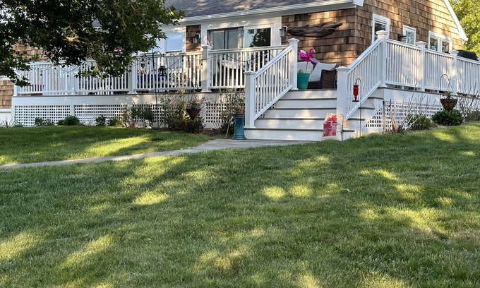Snug Harbor House | Sat. to Sat. rental.2 blocks to marinas,5 min walk to beach and O Bar,15 to Newp