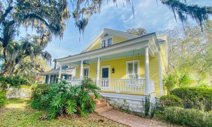 Isle of Hope Historic District Cottage | Savannah Slumbers Cottage - circa 1900 FIVE Bedroom on Savannah’s Isle of Hope