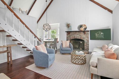 Mount Pleasant House | Sawyer's Landing- Mins to beach & Dtwn