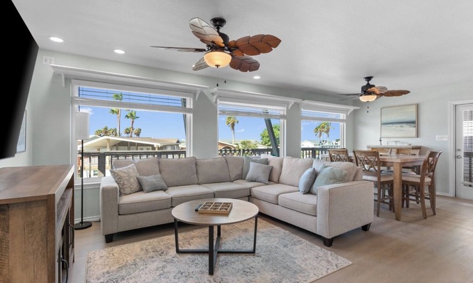 Port Isabel House | Scallop Luxury Villa 4 bed 4 bath