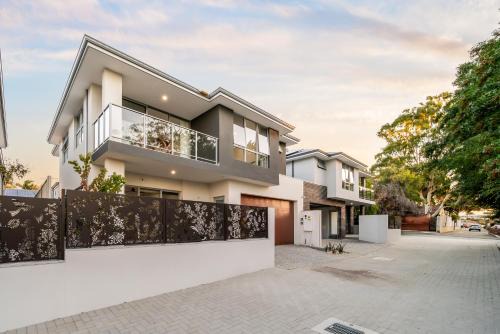Scarborough House | Scarborough Escape, New 3Br Suite, 131