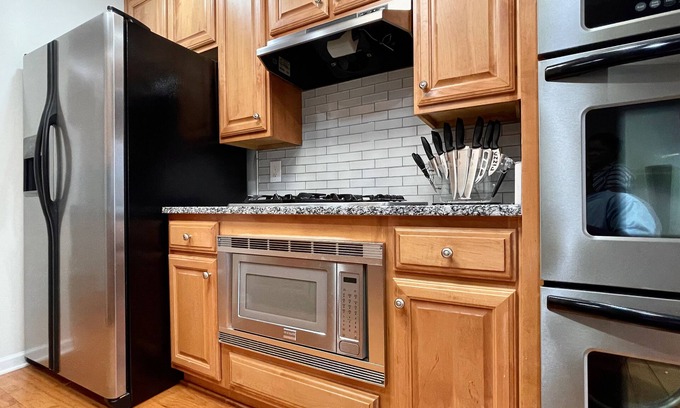 Ellenwood House | Scarlet Manor Atlanta Accessible Ranch Style, Basketball Court Home Gym