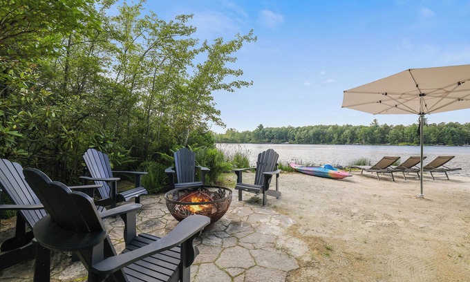 Pocono Pines House | ScatterJoy, the #1 ranked lakefront retreat at Platinum Lake Naomi Club